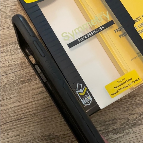 OtterBox iPhone XS Max Black Symmetry Case - Picture 5 of 6